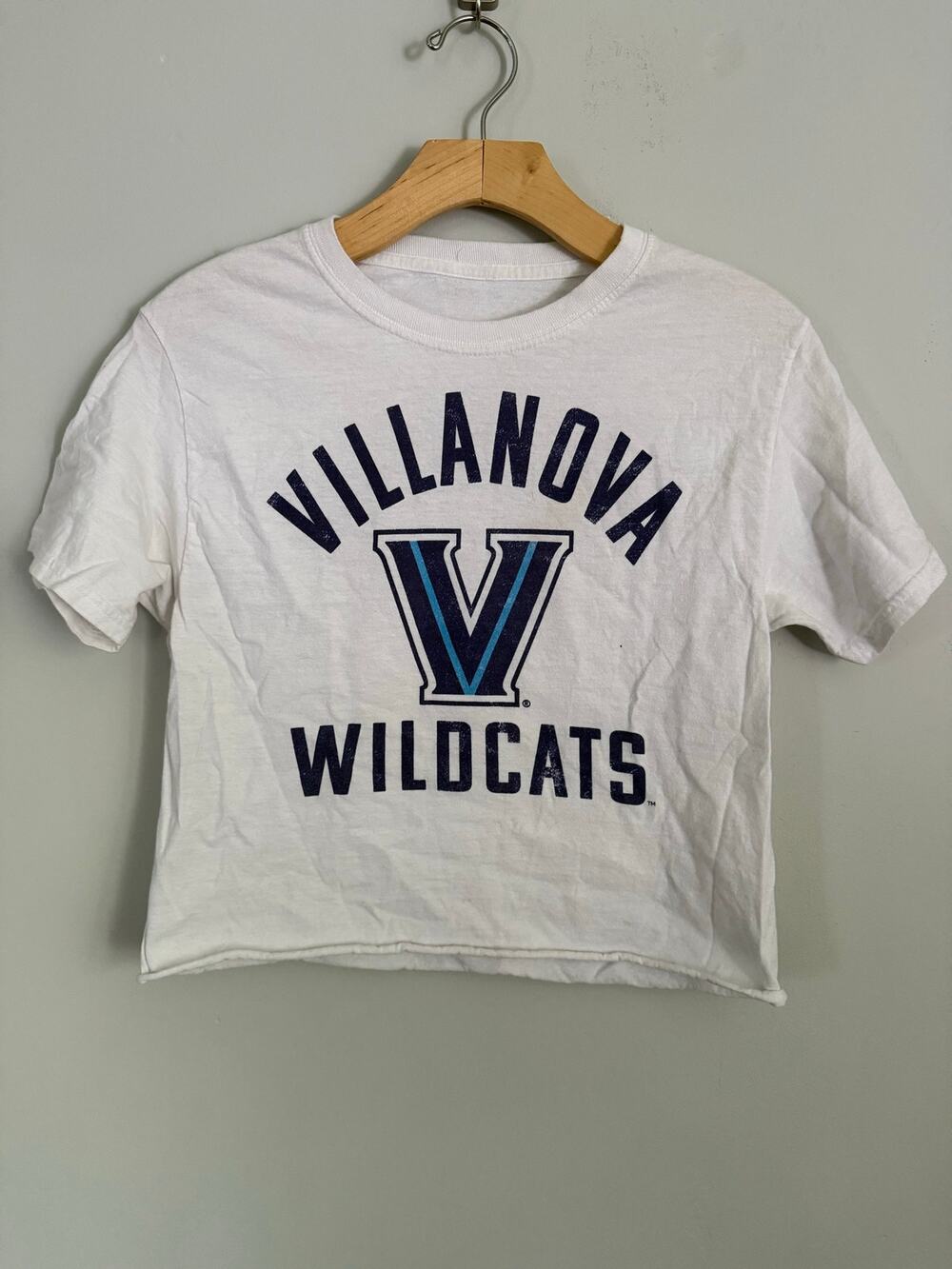Villanova Wildcats graphic tee w/ cropped, raw hem, size unknown but prob small